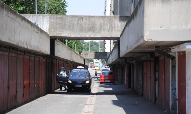 Сачекао жртву, па га ИЗБО ДО СМРТИ, полиција прегледа снимке са надзорних камера? Детаљи СВИРЕПОГ УБИСТВА на паркингу у Новом Београду